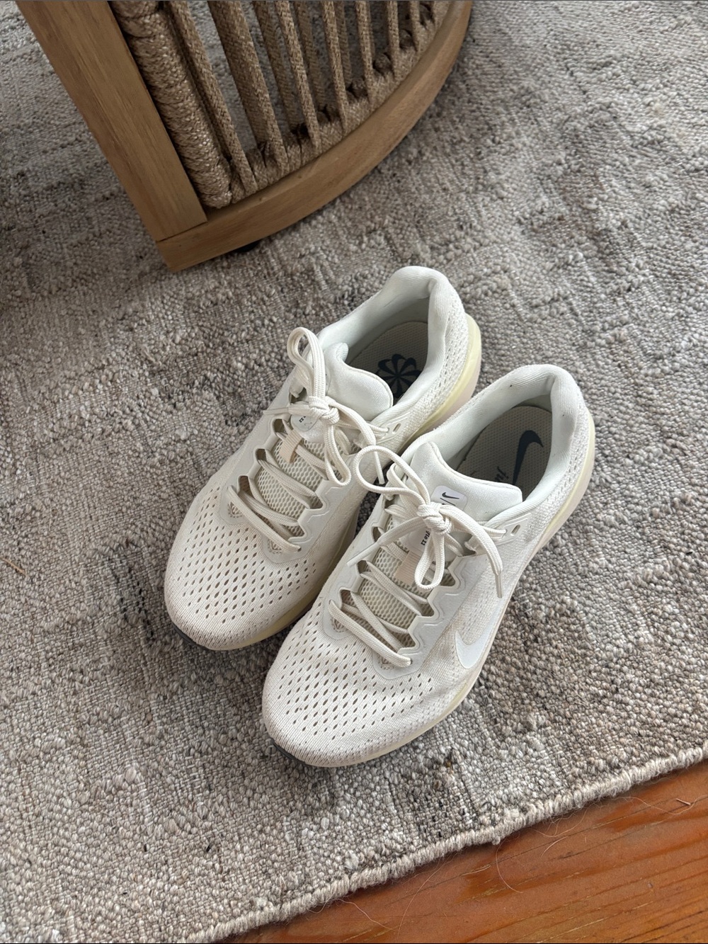 Nike Women’s Cream/White Lightweight Athletic Sneakers